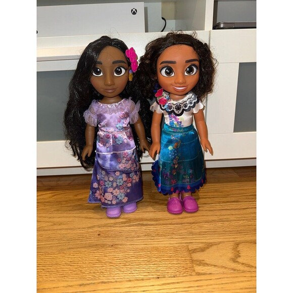 Disney encanto Isabela and Maribel dolls - Picture 1 of 2